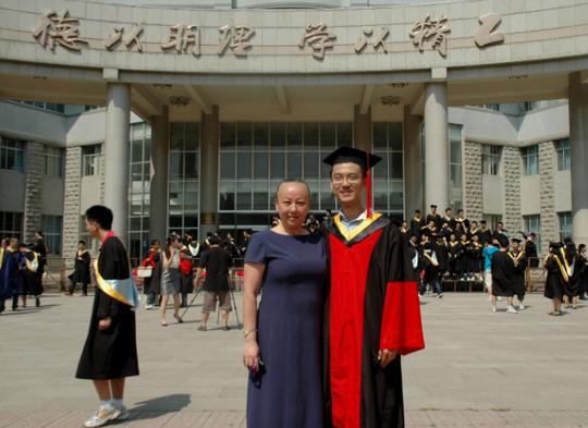 德以明理,是指道德高尚,达到以探索客观真理作为己任之境界;学以精工