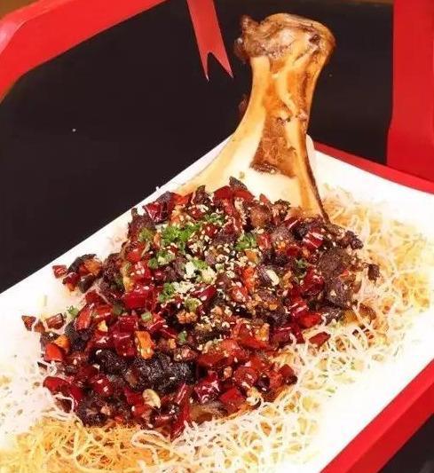 3道销量极高秘制菜品，大厨的看家本领都在这了，让餐厅生意火爆