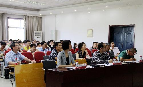 保定校区举办大学生创业孵化中心2016年入驻项目评审会
