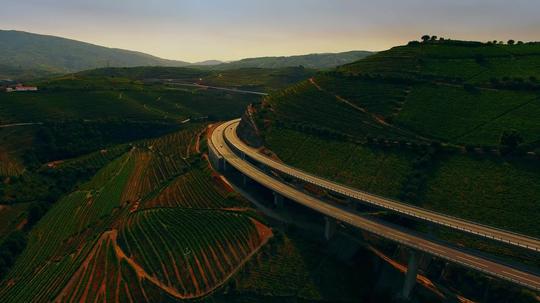 航拍公路盘山公路高速公路_3840x2160_高清视频素材