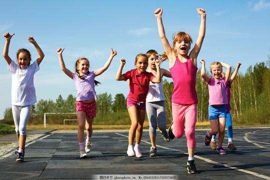跑步的孩子们跑步的孩子们图片素材儿童小孩人物体育运动