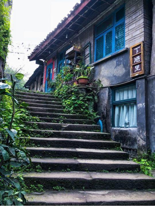 轻轨穿楼李子坝,绝美夜景洪崖洞,这座火遍抖音的网红