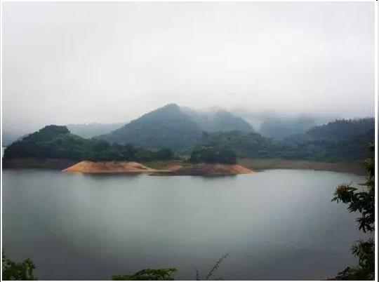 雨中的天姥山.jpg