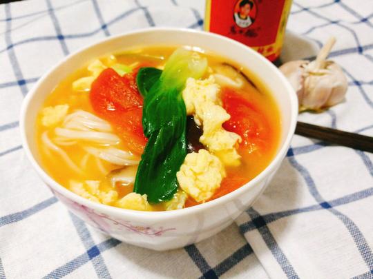 超快手晚饭-西红柿鸡蛋蔬菜面