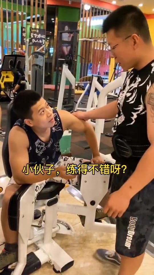 霸占器械不锻炼，一问就还没练完呢，这样的健身房街溜子你们见过吗?#爽酷由我#健身#撸铁