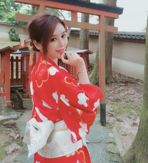 张琪格回首2014年第一次cos照片，那时辰她的脸还是那末自然-1.jpg