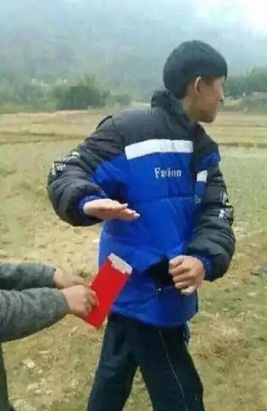 >抖音红包使不得表情包阿姨叔叔大舅使不得每逢过年的时候亲戚