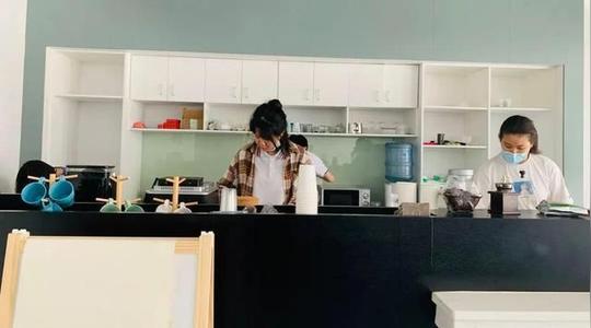 江苏省昆山中学国际部咖啡吧正式开业:劳动创业，支持公益!