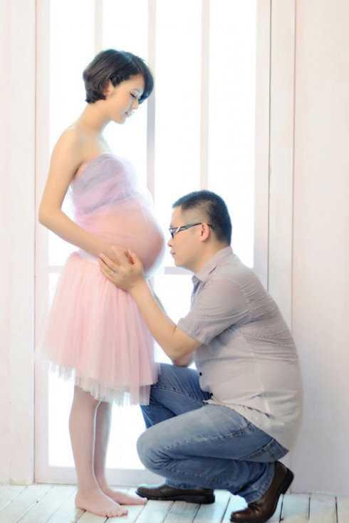 4,孕妇写真的最好姿势肯定是最能表现你最好一面的姿势.