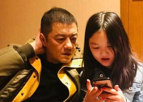 李亚鹏否认挖角李子柒团队，生意失败后走田园网红路线?有点尴尬