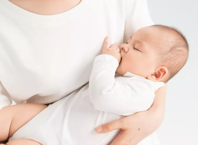 宝宝攒肚和便秘的区别