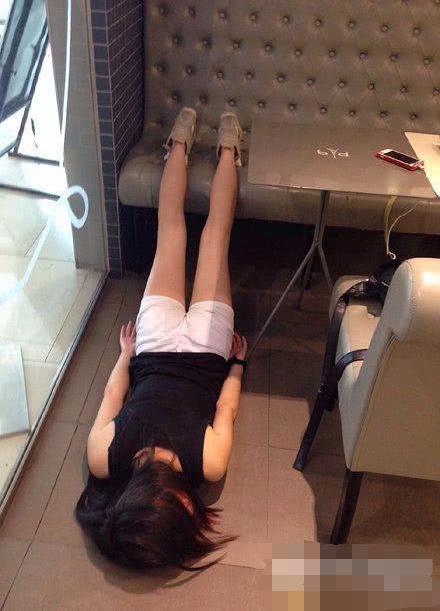 【好姐妹,心连心,丝袜连丝袜!】