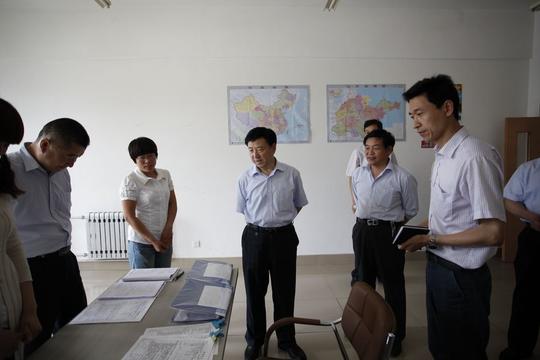 李昌武院长到大学生自主创业现场进行现场调度
