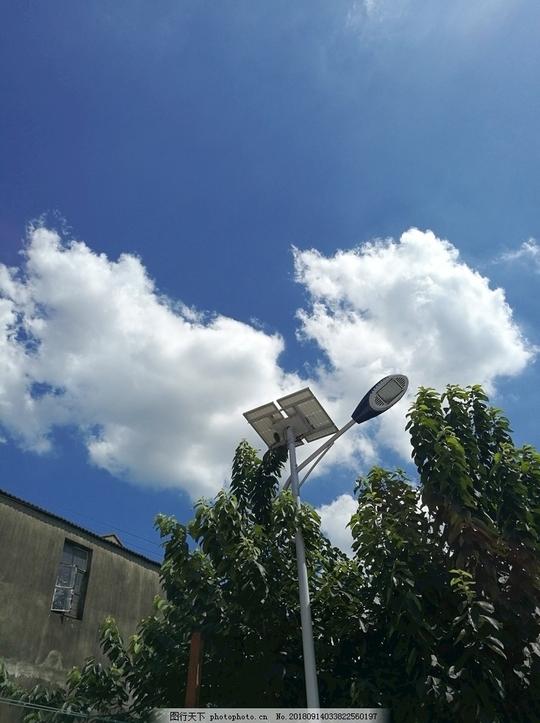 蓝天白云乡下一角天空晴天摄影图片素材