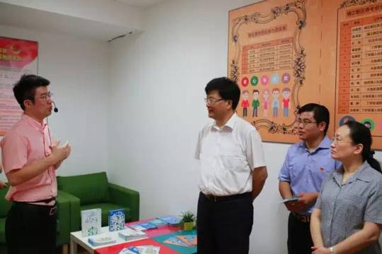 听了汇报后,王炯部长高兴的指出,"镇江青年创业帮办中心很接地气