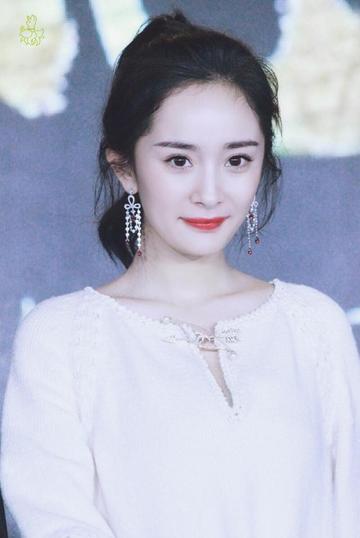 杨幂月牙笑表情包