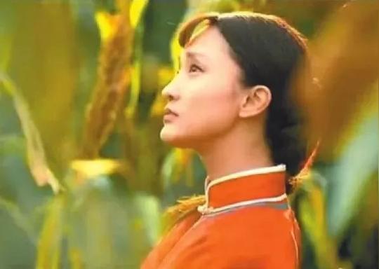 红高粱里的九儿,才是真正活得明白的女人