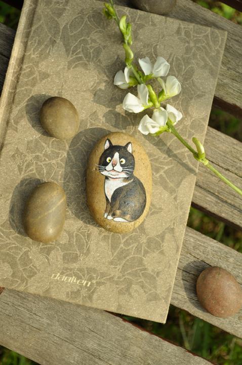 【花开石间】小萌猫黑白猫幸运石头把玩石头手绘石头画