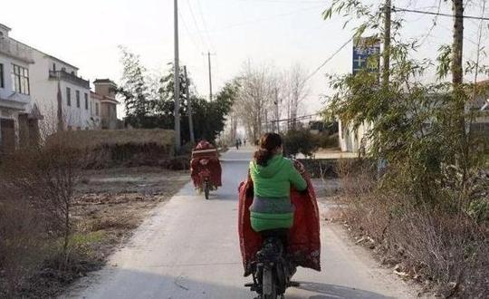 这种看似冷门的行业在农村却很流行据说收入十分可观呢