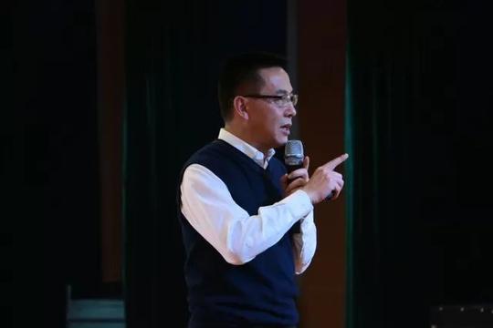 最后,魏博士又提到自己重新创业的人生经历.
