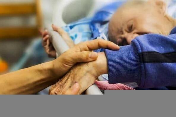 少年患便秘死亡