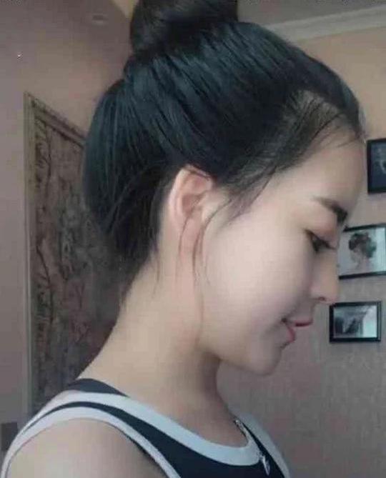抖音再现“侧颜女神”,转过头的一瞬间,网友:放大看了好几遍!
