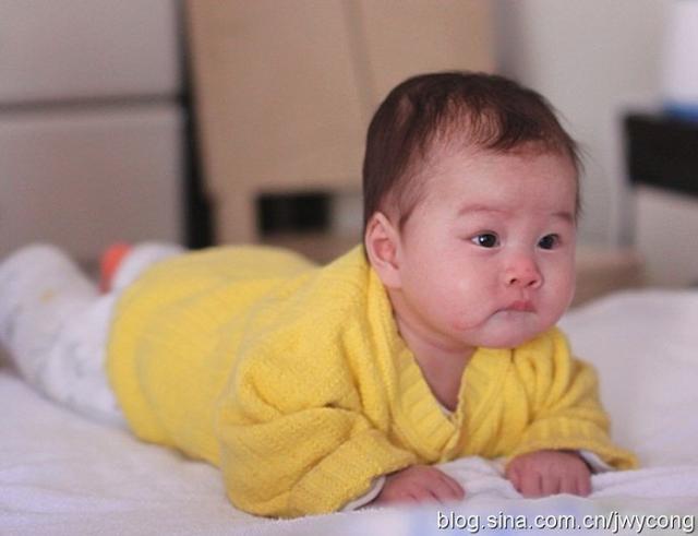 小宝宝可以照镜子吗?