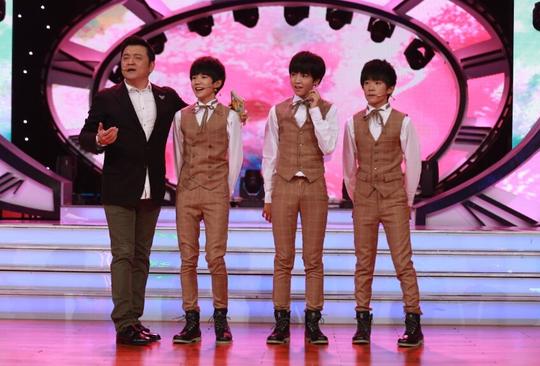 tfboys录制《年代秀》现场曝光起床vcr