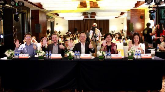 在大赛上海半决赛中,上海外国语大学英语语言文学教授,博士张艳莉