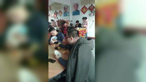 正确打开拜年新姿势，你们家是不是也是这样