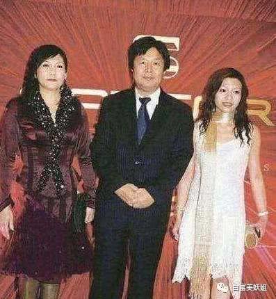 蔡志明和原配夫人李惠莉共同创业,并育有三女一子.