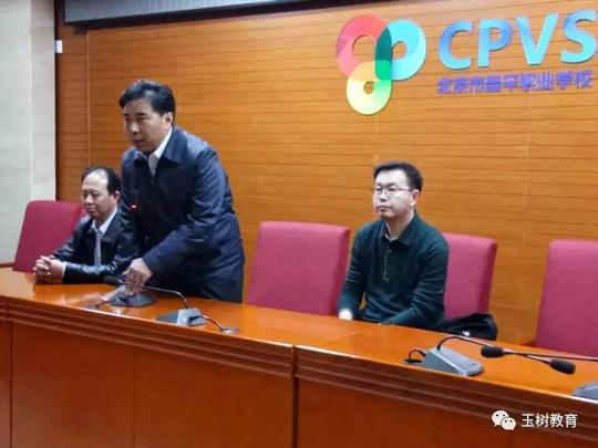 教育正文玉树中职生在学校报告厅吉洛局长饱含激情地向学生们介绍