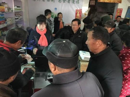 王站长高兴的说,服务站开业以来一直客流不断,乡亲们都很照顾生意