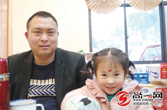 志愿者吴子开返乡创业,女儿不再是留守儿童