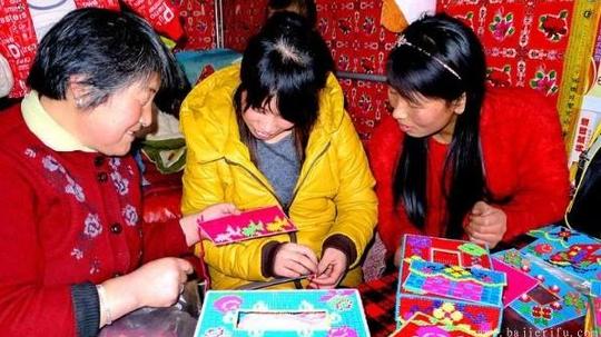 农村妇女在家干什么能挣钱?收入竟比白领都高!