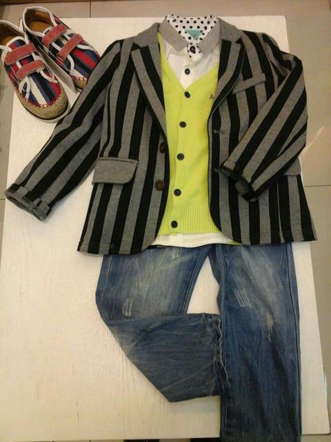 怎么教宝宝脱上衣