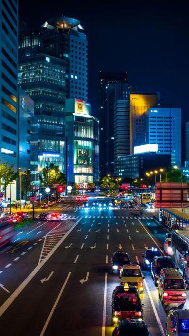 夜景城市街道路口