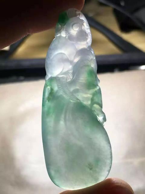 钻石的无荧光是什么意思