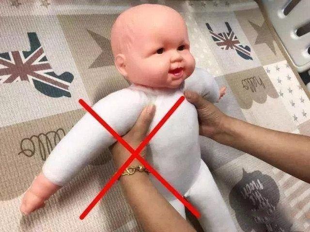 新妈妈抱宝宝的正确姿势