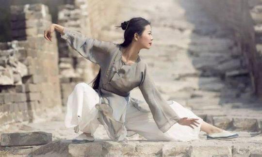 太极第一美女,拍写真,拍短视频,太极为什么不可以是时髦的