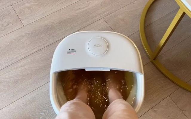 泡脚桶越高越好吗