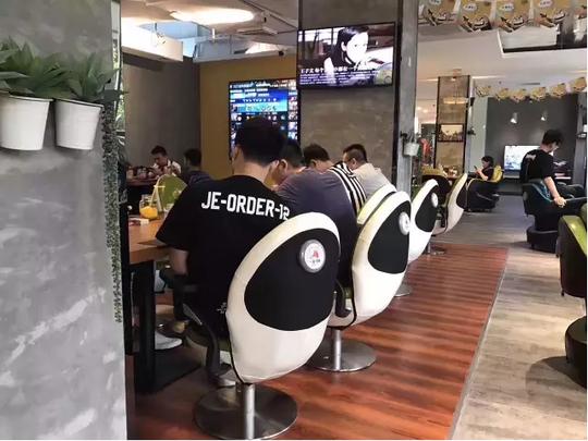 广州hea咖手游馆欣赏,来看手游咖手游网吧的现状