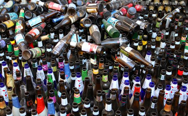 啤酒瓶回收后一般是再利用.