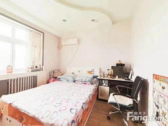 槐安路沿线东南大型社区,青园小区精装两室,偏门大客厅92房龄