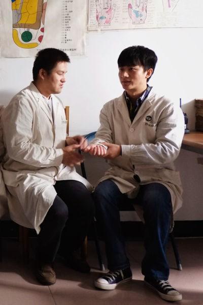 小孔是谁演的《推拿》小孔扮演者张磊个人资料简介