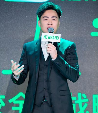 "简直是在拿生命创业,"胡彦斌的经纪人陈炯忍不住感叹.