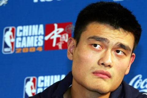 小儿斜视是什么造成的?