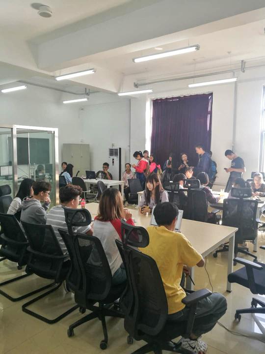 理学院创新创业中心举行纳新面试活动