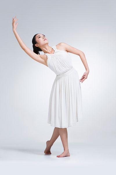 年轻女孩跳舞_图片大全—全景创意图库（quanjing.com）中国领先的正版图片视频素材网站