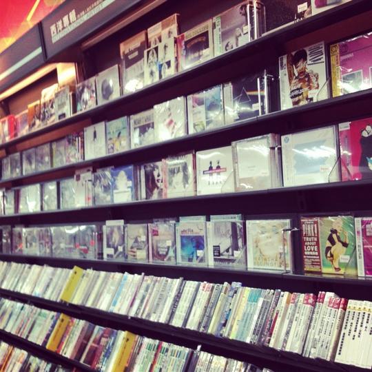 影像店,台湾人很重视版权,所以影像店生意比大陆好太多.